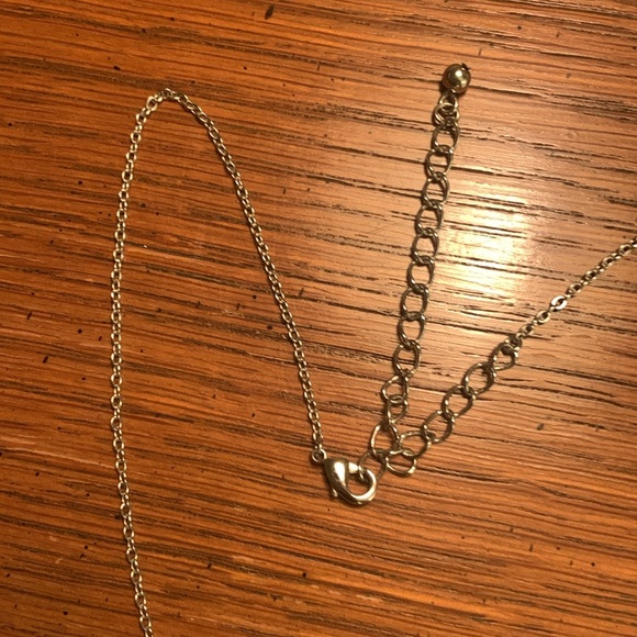 NWOT Silver Peace Pendant Necklace - Picture 5 of 11